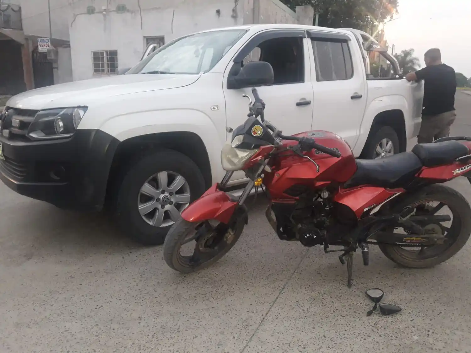 Se robaron una moto y se la llevaron a tiro, pero fueron alcanzados y detenidos