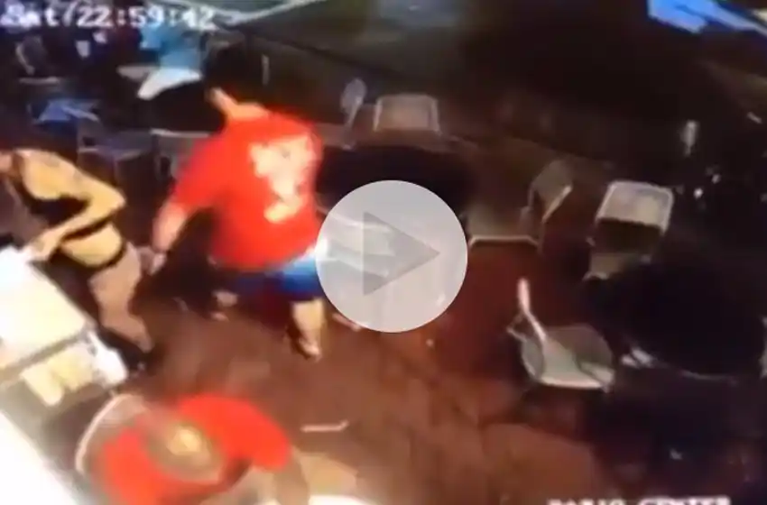 Lo puso en su lugar: un cliente la manoseó, pero reaccionó y le hizo una toma de judo