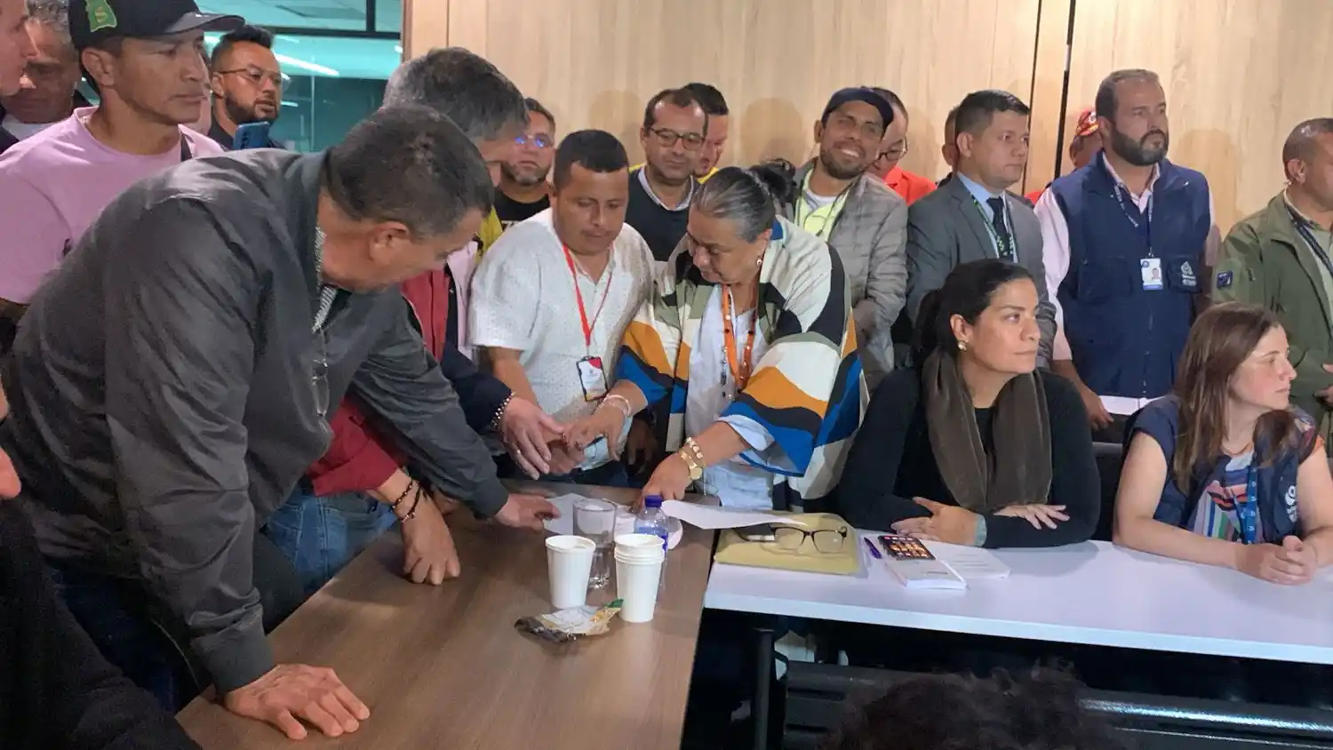 Gobierno y transportistas llegan a un acuerdo para levantar el paro en Colombia