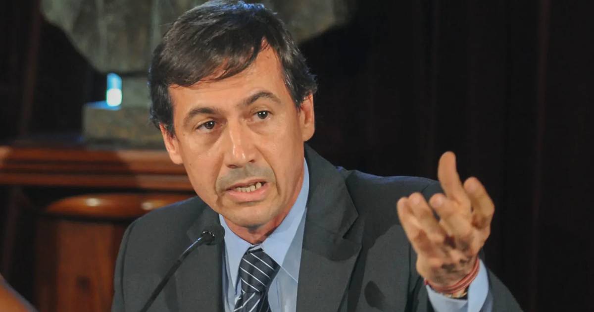 Luis Naidenoff cuestionó la utilización de los DNU