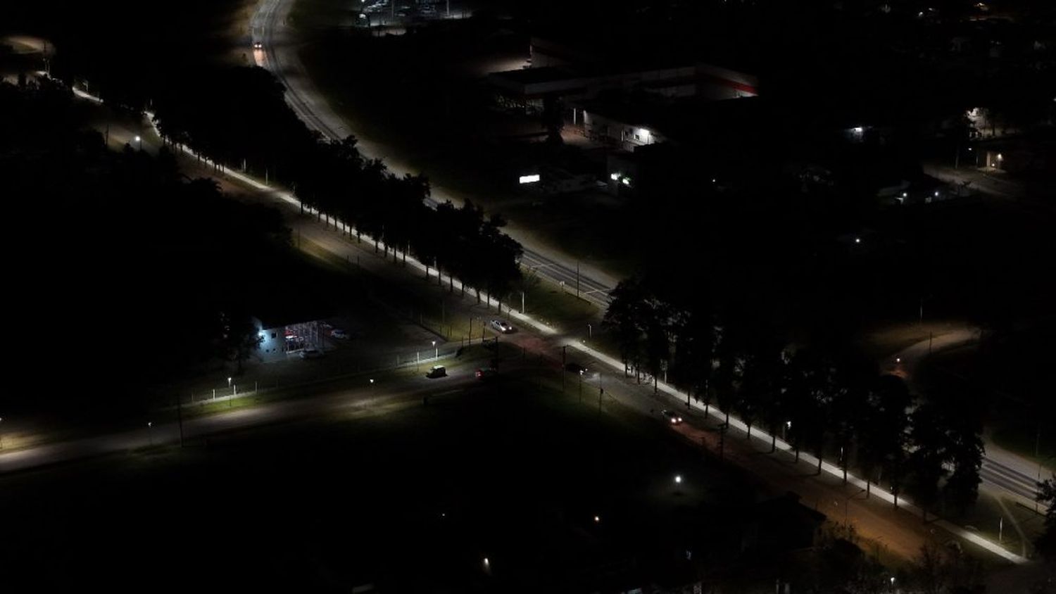 Se pusieron en funcionamiento luminarias led en la bicisenda de calle 322