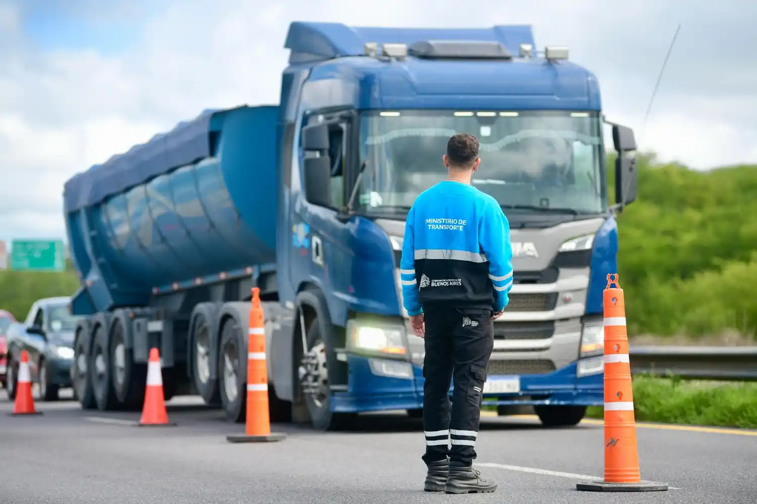 Señalaron que el exceso de carga deteriora las rutas, daña los vehículos y aumenta significativamente el riesgo de siniestros viales.