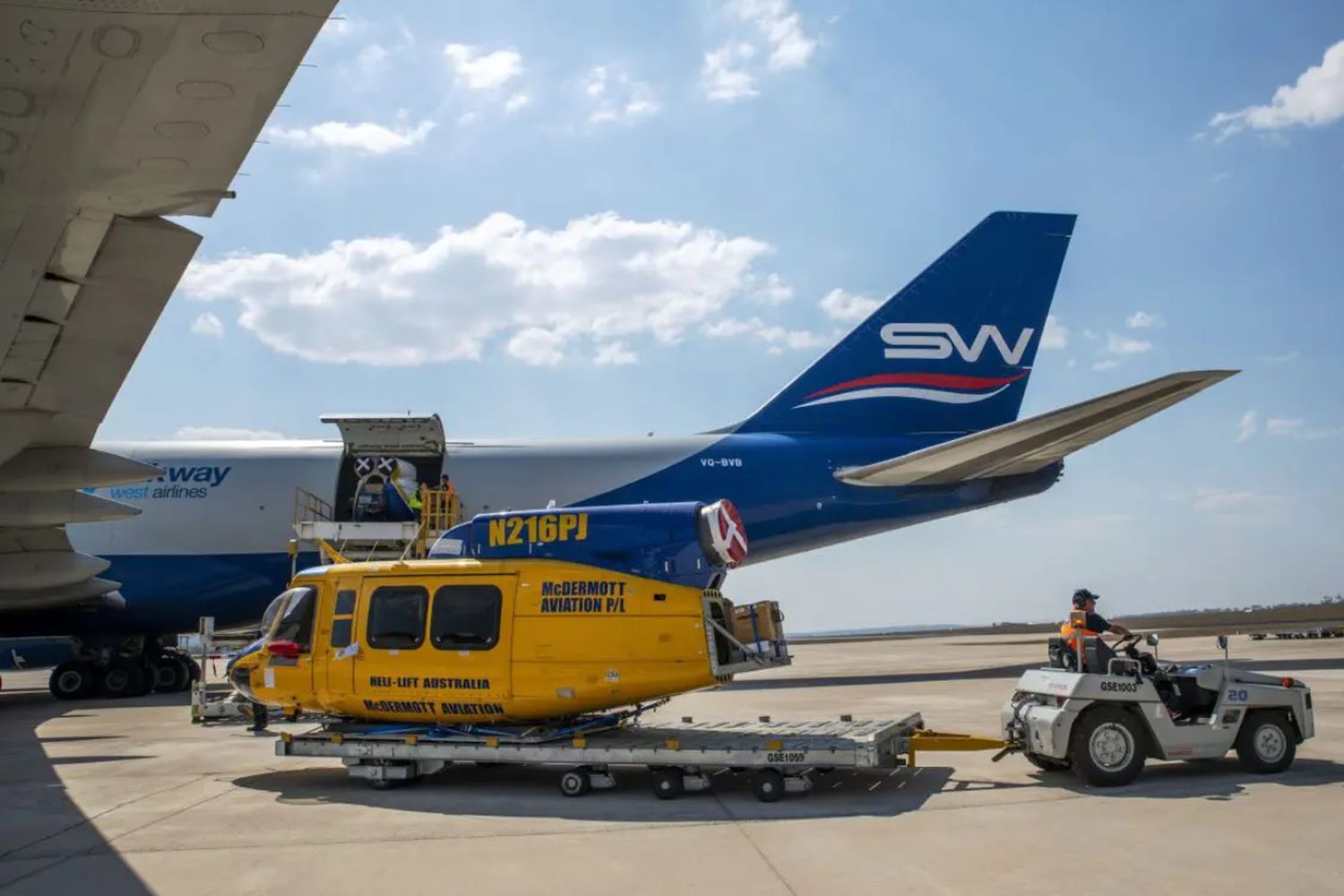 Seis helicópteros a bordo de un Boeing 747-8F, nueva misión de Silk Way West Airlines