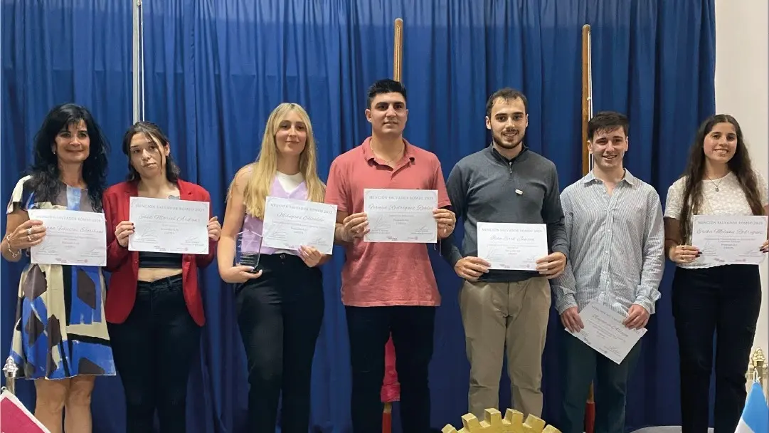 Estudiantes de CRESTA recibieron el Premio Salvador Romeo por su excelencia académica
