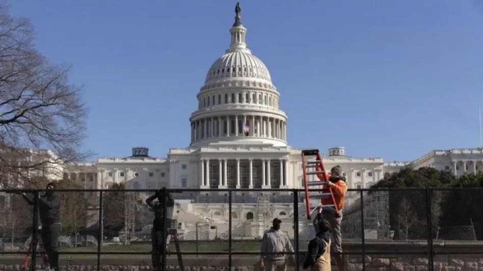 Estados Unidos: un auto intentó chocar contra las vallas del Capitolio