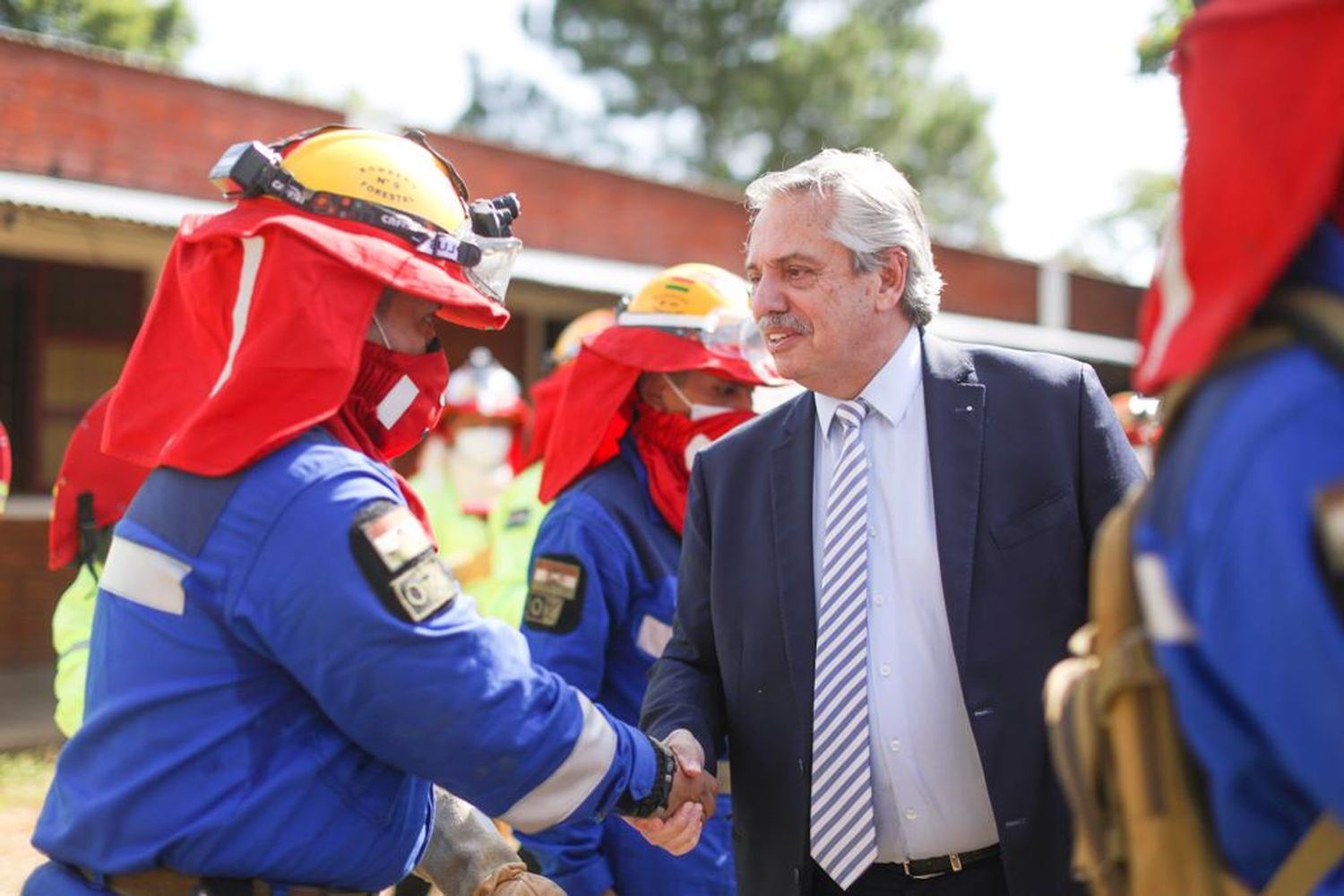 Alberto Fernández agradeció el trabajo de bomberos y brigadistas.