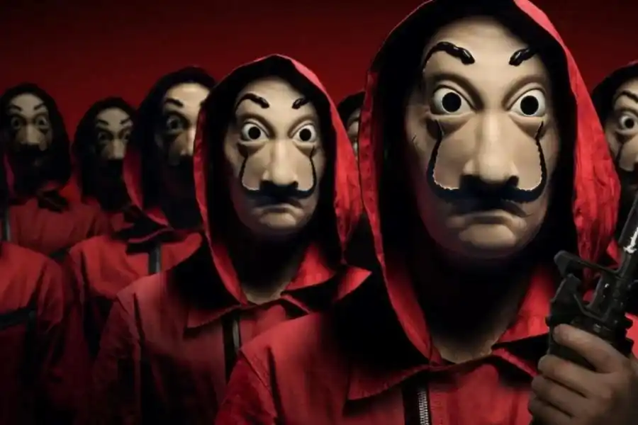 Entraron a robar a la comuna de Melincué con máscaras de "La Casa de Papel"