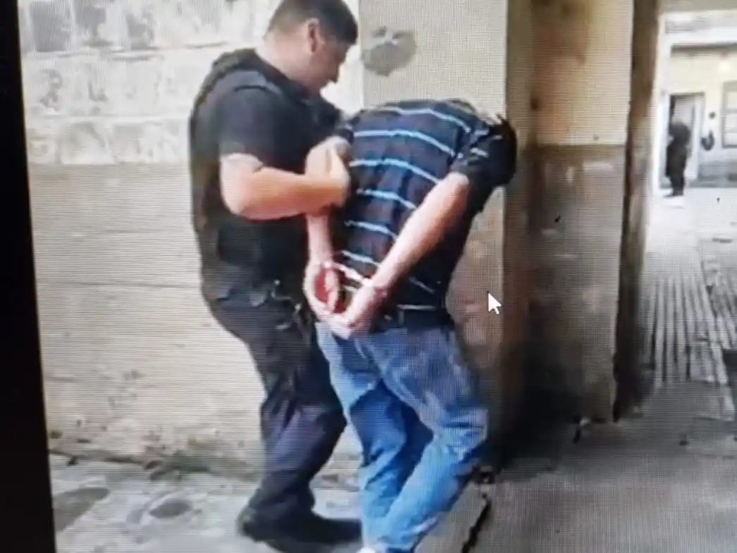 El joven de 20 años fue identificado y posteriormente liberado porque el delito que cometió es de lesiones leves y amenazas.