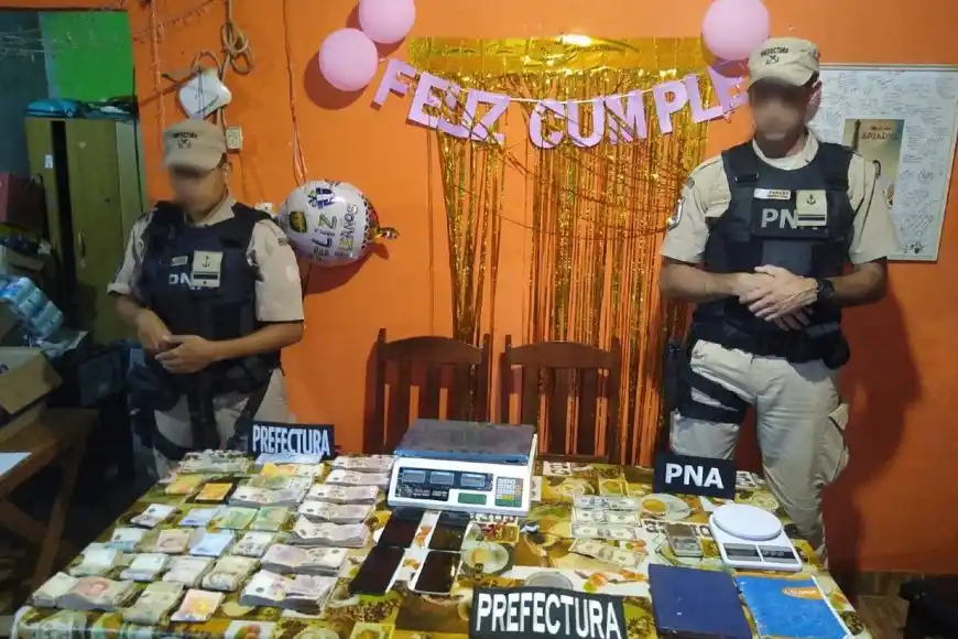 Estaban festejando un cumpleaños, los allanaron y detuvieron a 5 personas