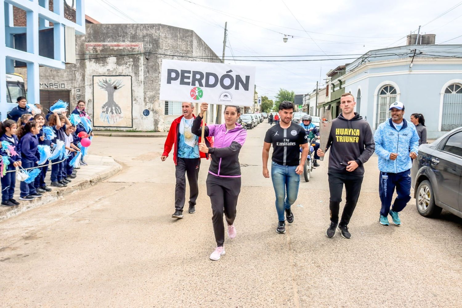 Se realizó una nueva edición de la Antorcha de Valores: participaron 30 instituciones y deportistas de renombre