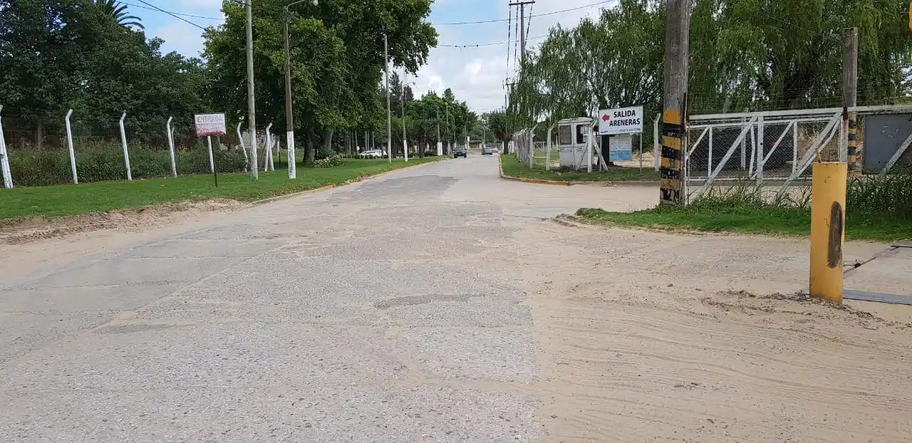 Con personal y recursos propios, el Consorcio del Puerto repavimentará la deteriorada calle frente a la sede