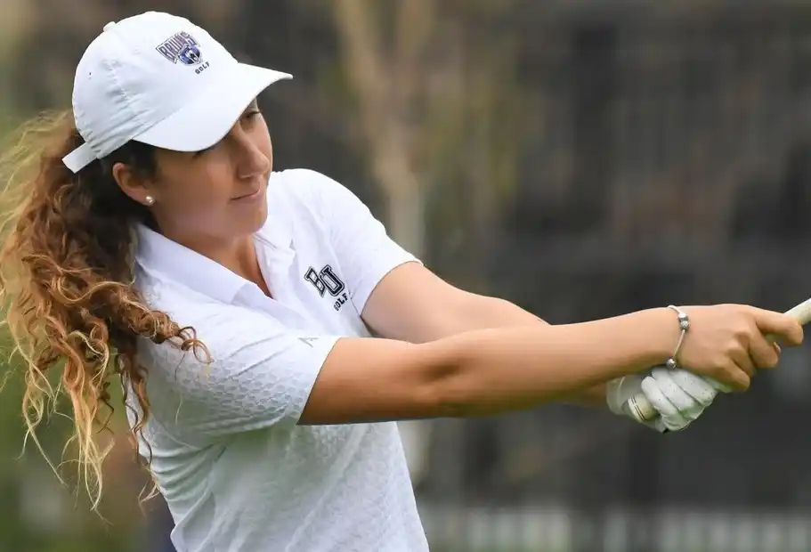 Pevé lideró a su equipo en la reanudación del golf universitario