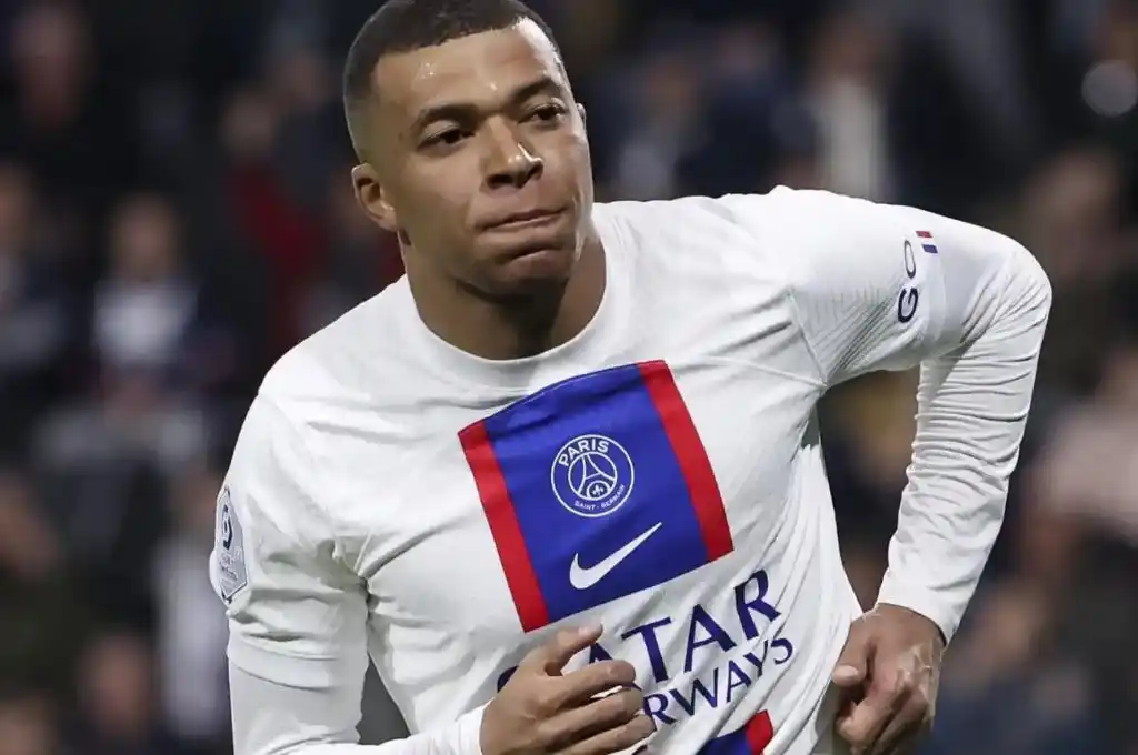 Mbappé confirmó en una carta enviada a la directiva que no renovará su contrato con PSG