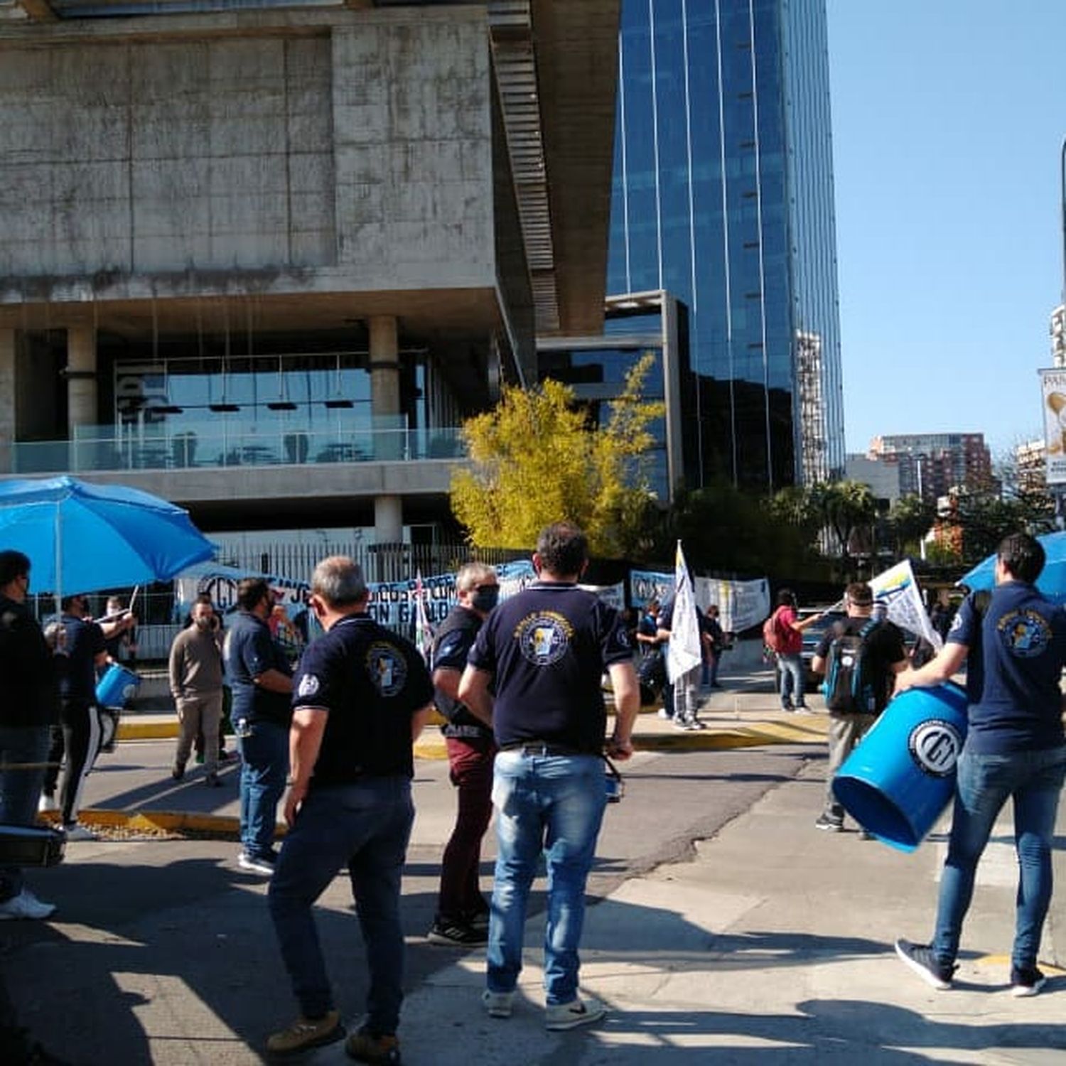 Trabajadores de Carrefour protestaron en Vicente López: "Nos pidieron un esfuerzo y lo hicimos pero basta"