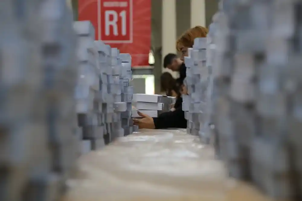 La Junta Electoral recibirá el miércoles a LLA para definir si reimprimen las boletas