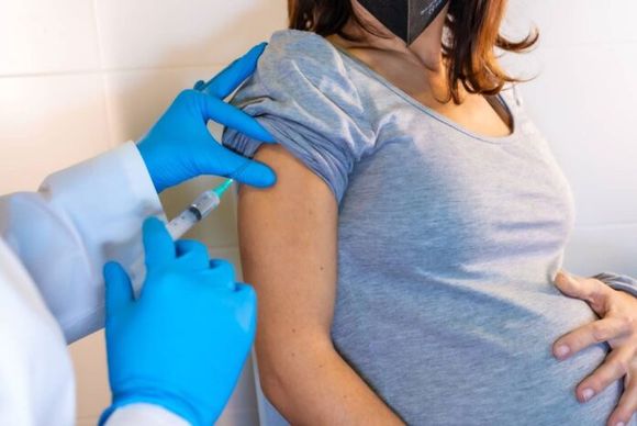 Coronavirus: recomiendan vacunarse ante fuerte suba de casos por nueva variante