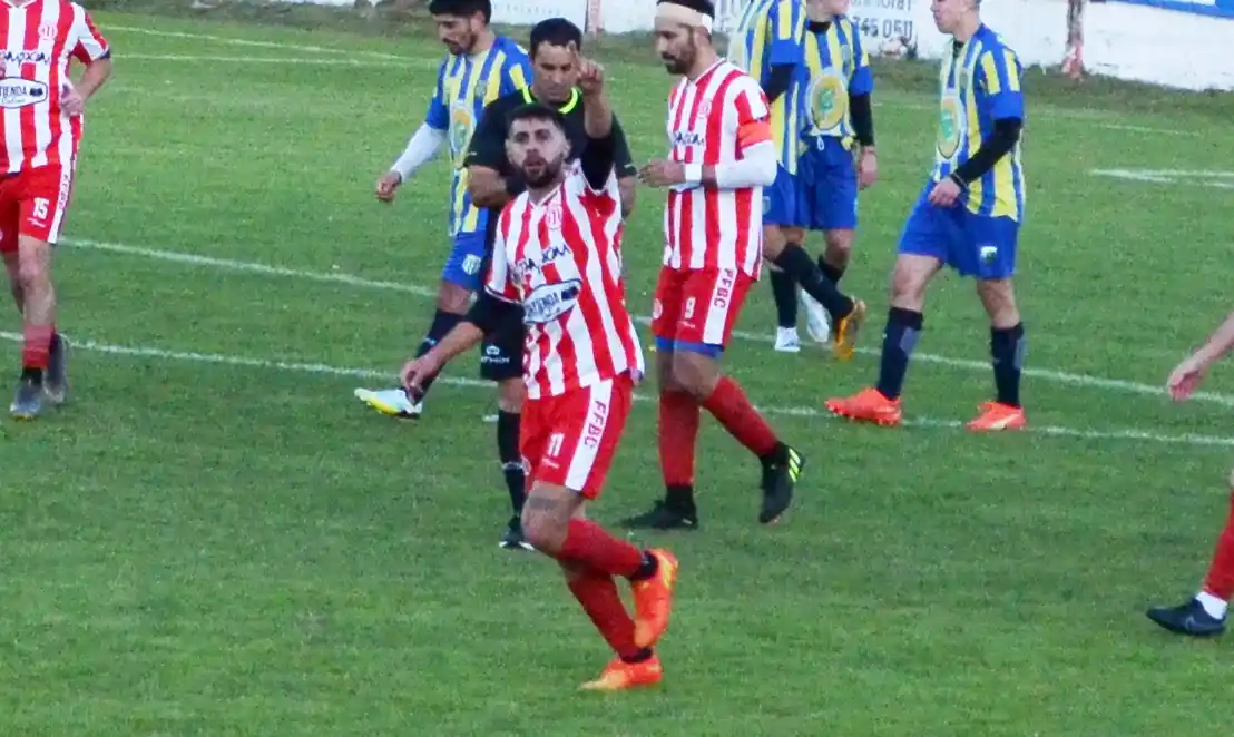 Firmat FBC goleó a Rivadavia y aseguró su lugar en octavos