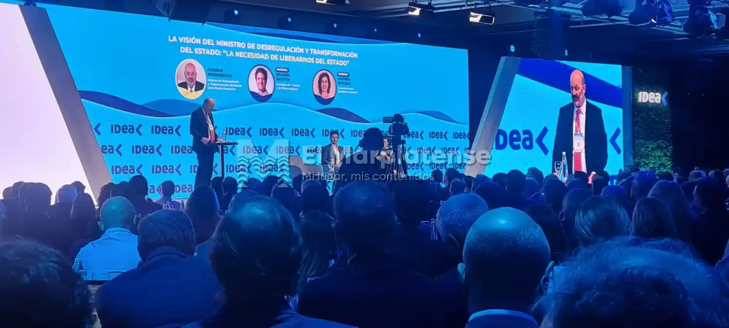 Federico Sturzenegger durante su exposición en el Coloquio IDEA.