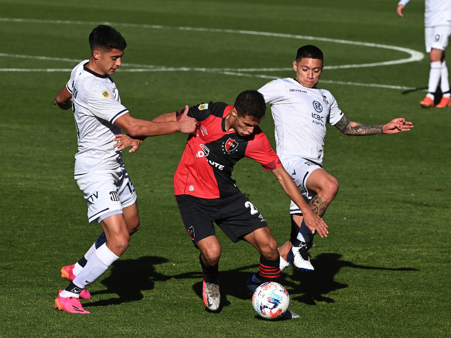 Talleres, con Navarro, tropezó en Rosario