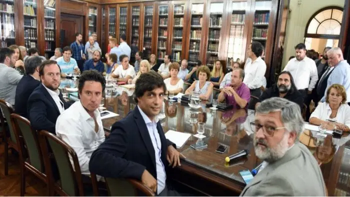 El gobierno pidió negociar con los chicos en las aulas