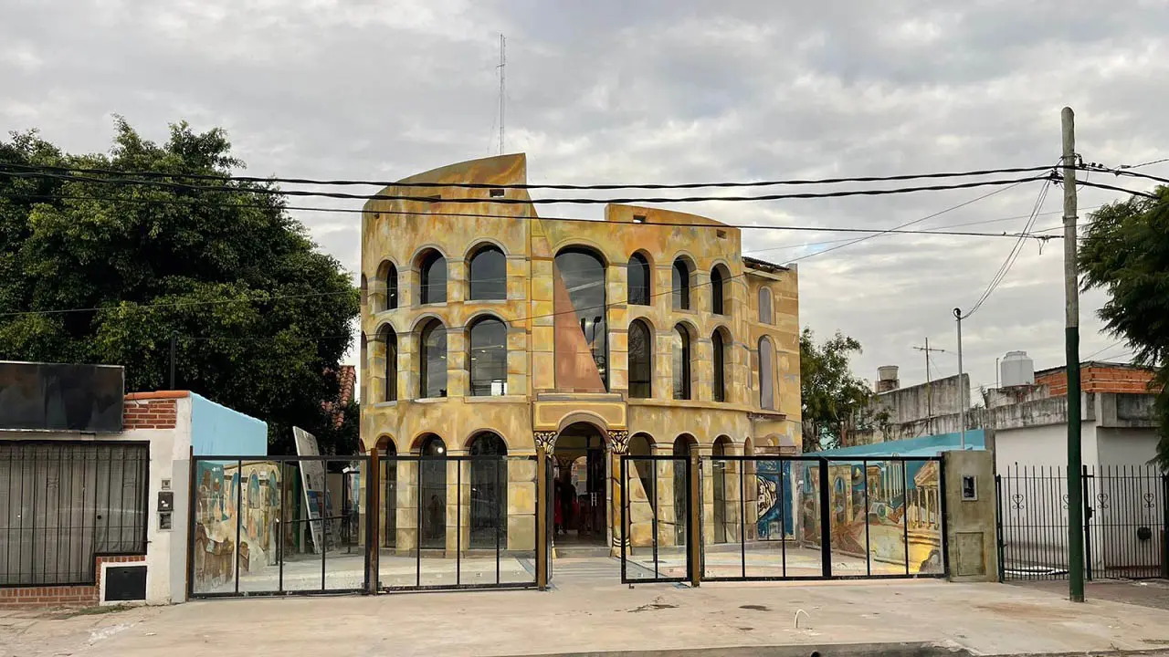 Se inauguró una réplica del Coliseo Romano en Ituzaingó: Cómo es el extravagante lugar