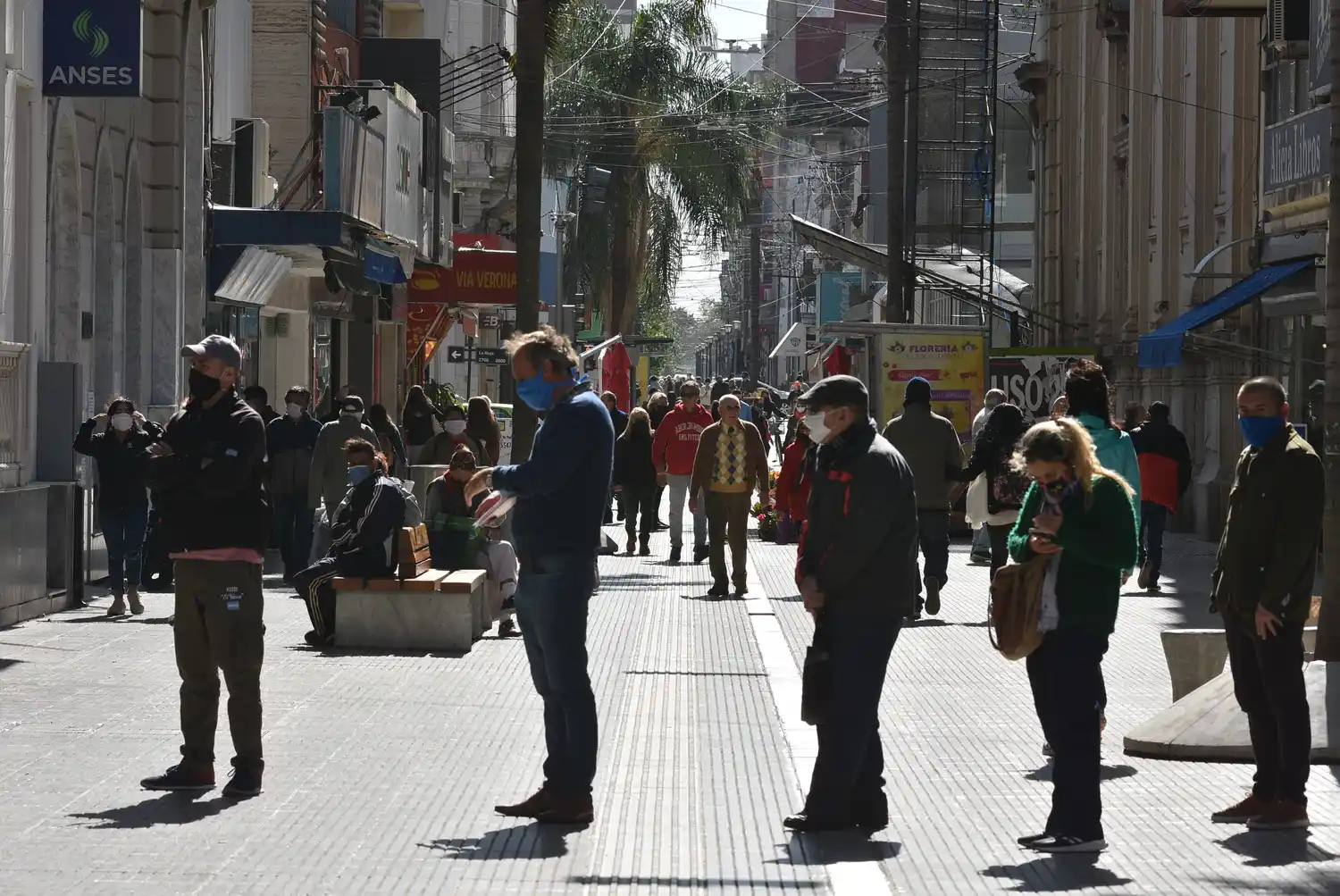 Comerciantes piden que se amplíe el horario de atención