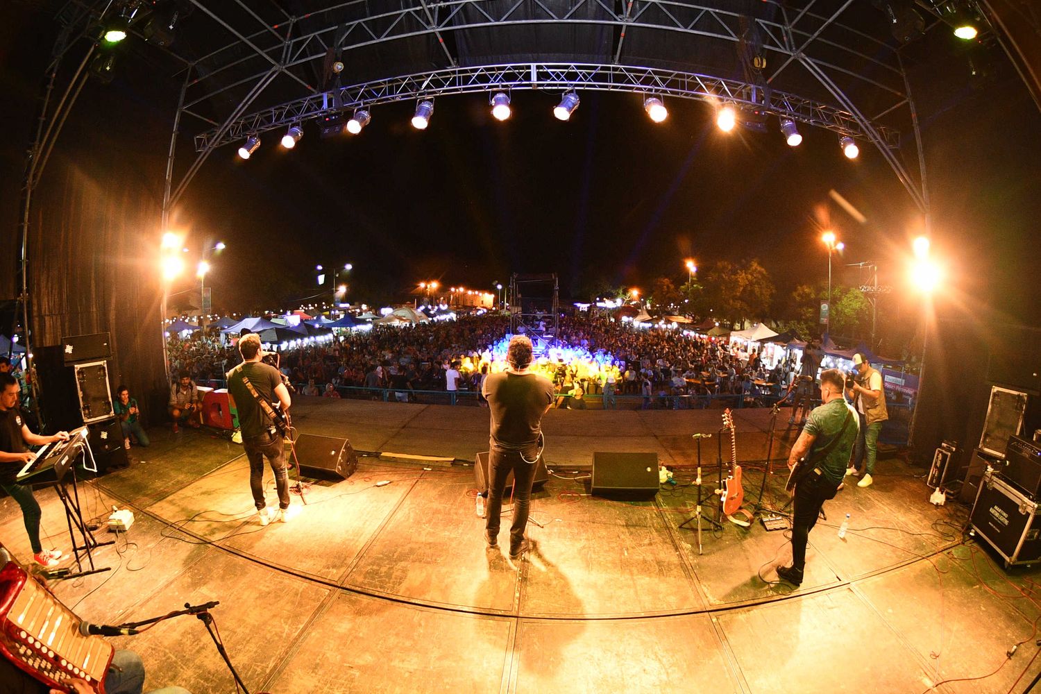 Shows musicales, ferias comerciales y actividades deportivas y culturales en la “Fiesta del Río, Mate y Tereré”