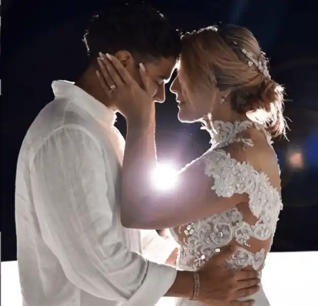 Miguel Moly y Wendy Villalobos se casaron hace un año en Los Roques. Foto: Instagram