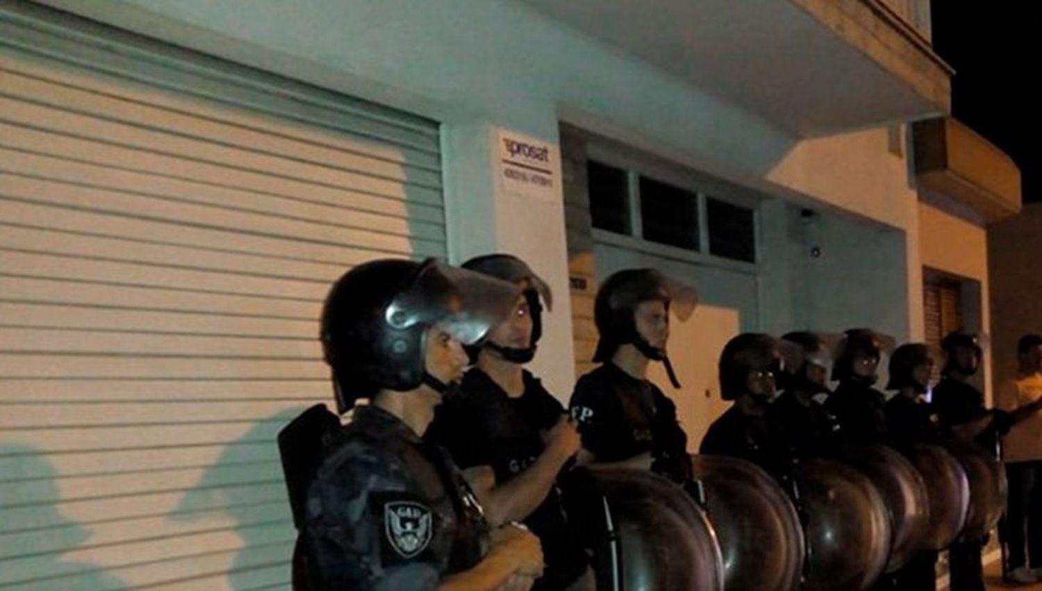 Chacabuco: Marcha por peluquera asesinada terminó con incidentes en casa del Intendente Aiola 