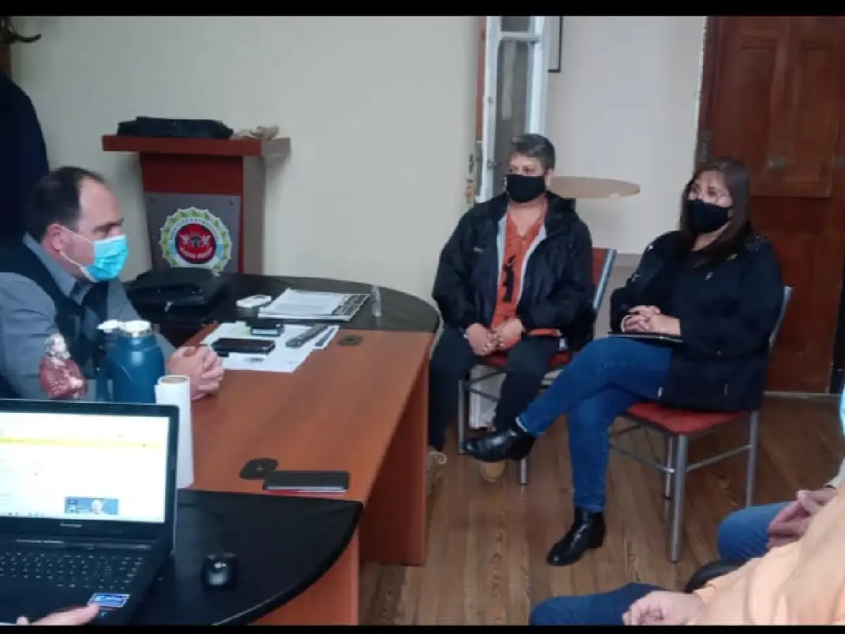 Seguridad en barrio Sarmiento: jefes policiales  recibieron a los directivos del centro vecinal