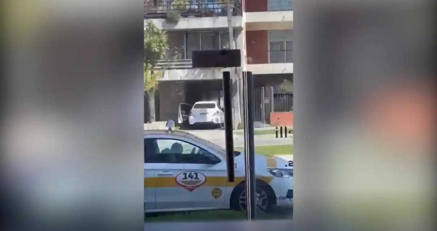 Un taxista fue despedido tras ser filmado consumiendo cocaína en Montevideo