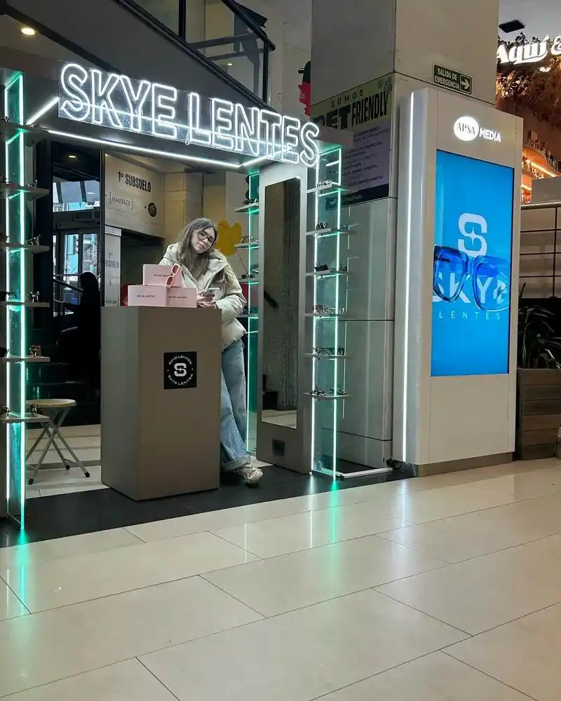 Empresaria correntina es tendencia con su propia marca de anteojos