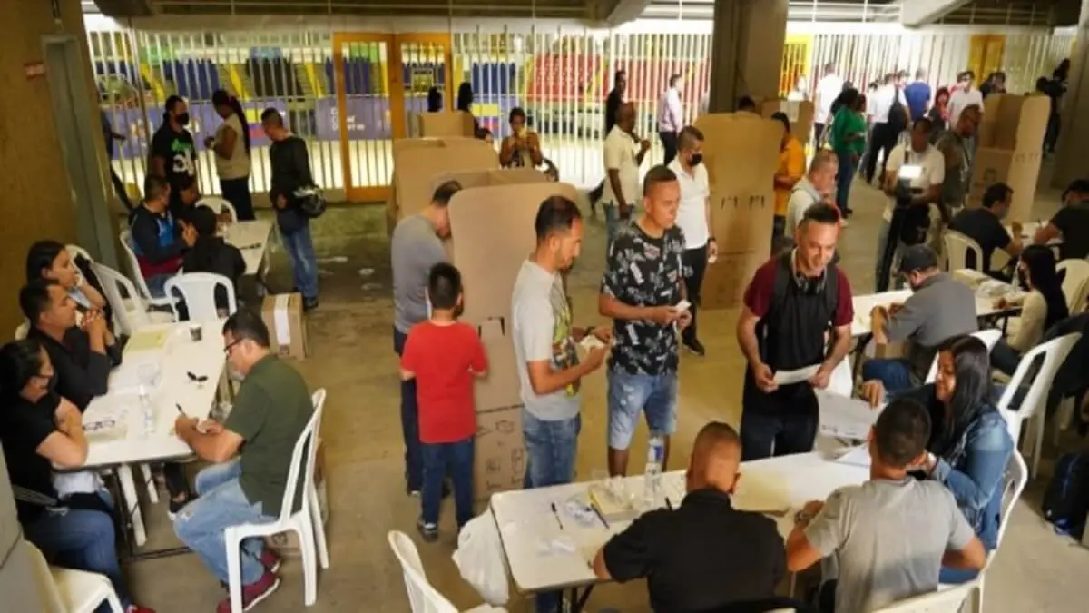 EN POCO TIEMPO SE SABRÁ quién es el nuevo presidente de Colombia: cierran los centros de votación