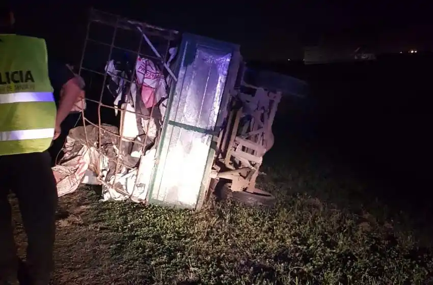 Despiste en la autopista Rosario-Córdoba: el conductor viajaba sin seguro y sin licencia de conducir