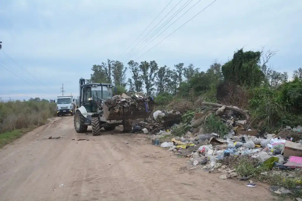Operativo de limpieza en caminos rurales
