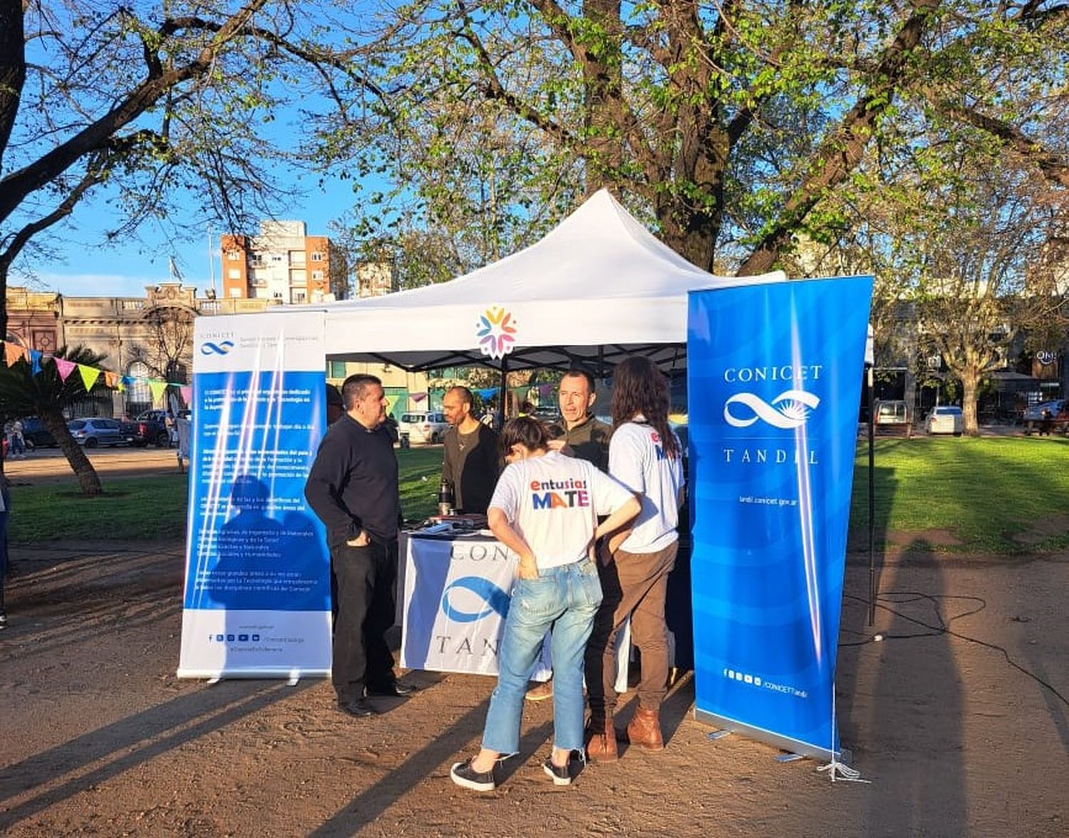 Stand de Conicet en Plaza Independencia