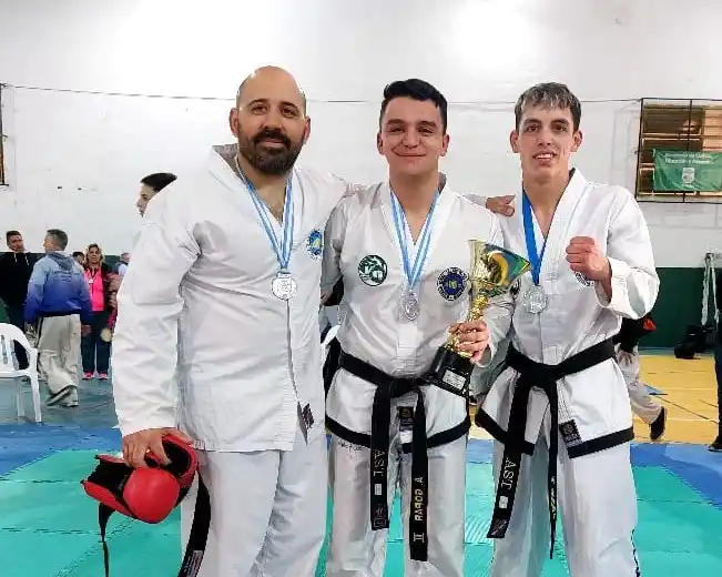 El conjunto conformado por Correa, Gopar y Godoy, quedó subcampeón por equipos