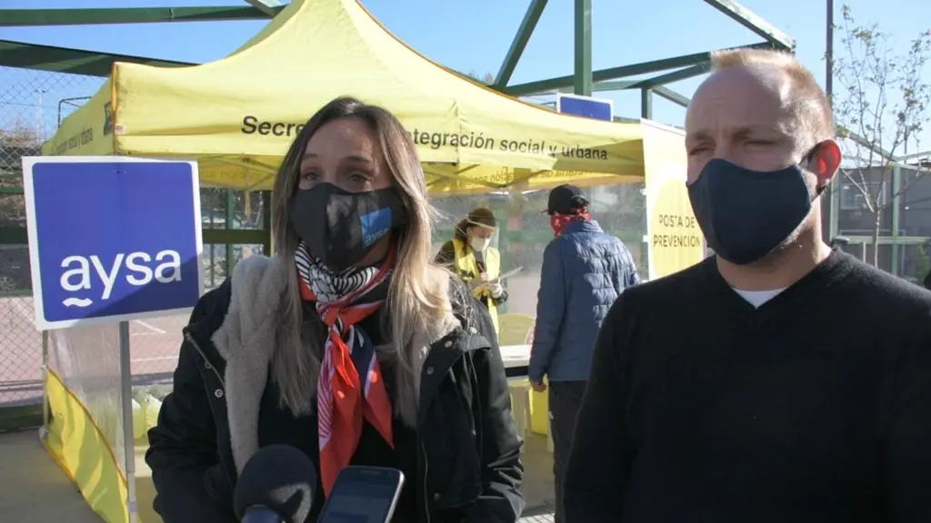 Coronavirus: Informan que Aysa y el Gobierno de la Ciudad entregaron lavandina en el Barrio 31