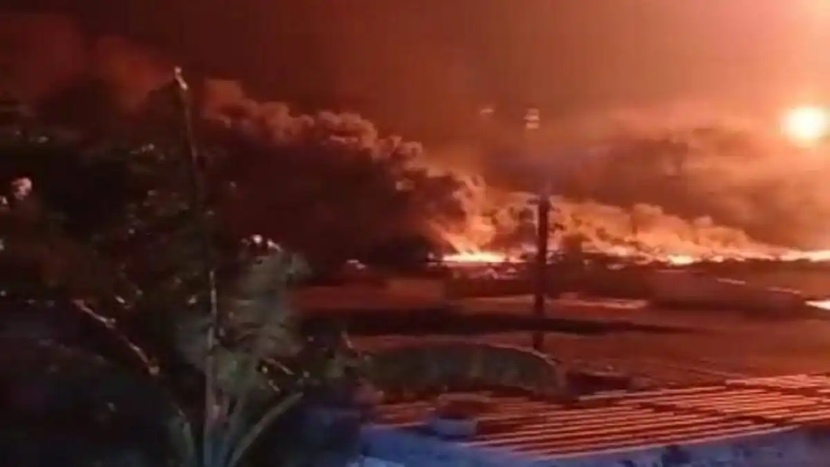 PUNTA CARDÓN EN LLAMAS: voraz incendio causa pánico en Paraguaná