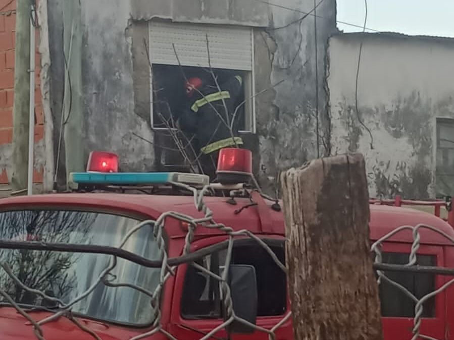 Un estudiante de la Escuela Normal perdió su casa en un incendio y necesita ayuda