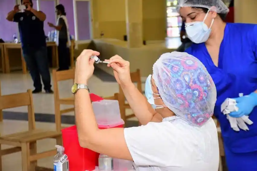 Formosa capital: habilitan 17 vacunatorios para inmunizar a nacidos entre 1974 y 1977