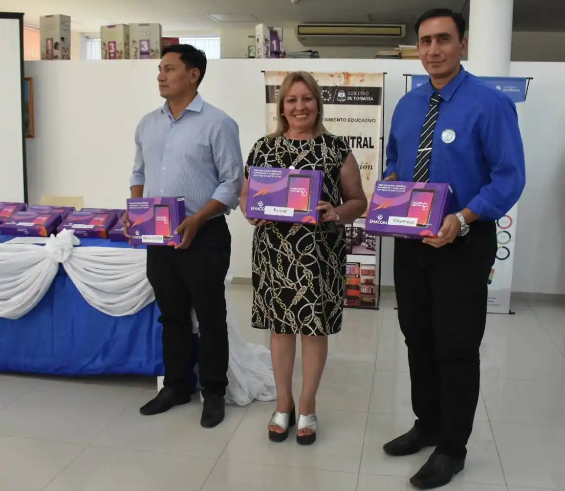 Educación entregó más de 900 tablets a las delegaciones zonales