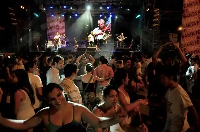 Más de 10 mil personas colmaron la Plaza del Folklore