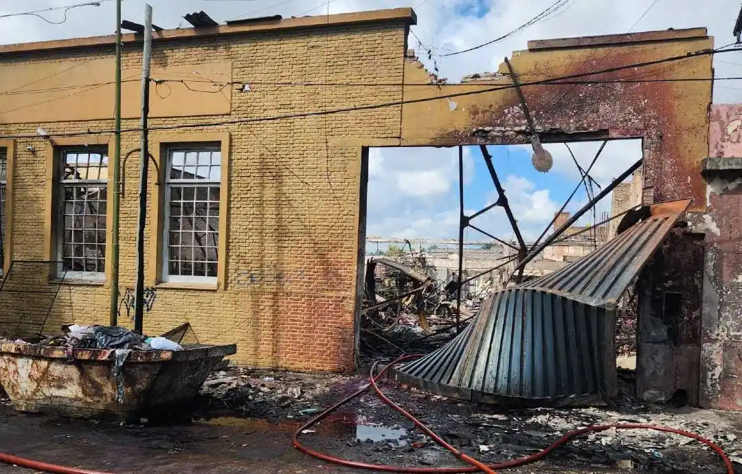 La explosión requirió la presencia de 29 dotaciones de bomberos.