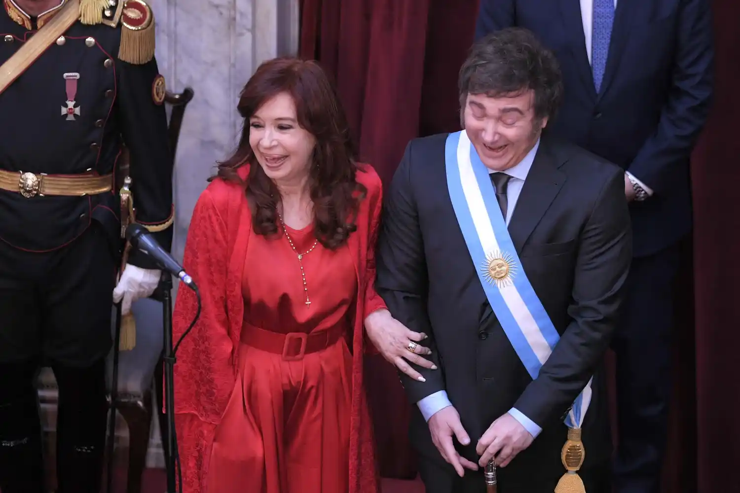 Cristina junto a Milei en la asunción presidencial