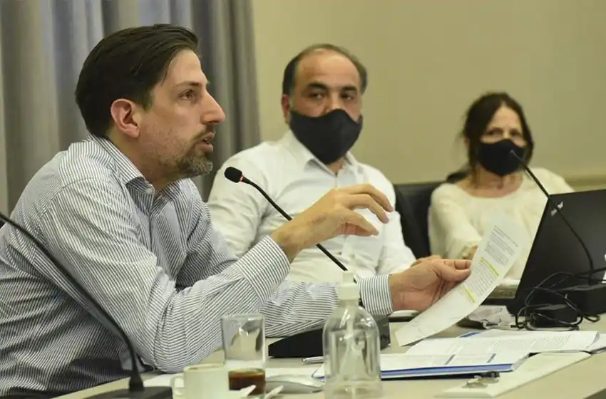 Nicolás Trotta anticipó que en febrero vacunarán a los docentes