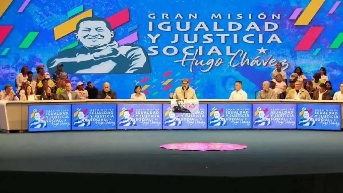 Tras conocerse la fecha de las elecciones: Maduro anuncia MEGA MISIÓN OFRECIENDO VILLAS Y CASTILLAS (Videos)