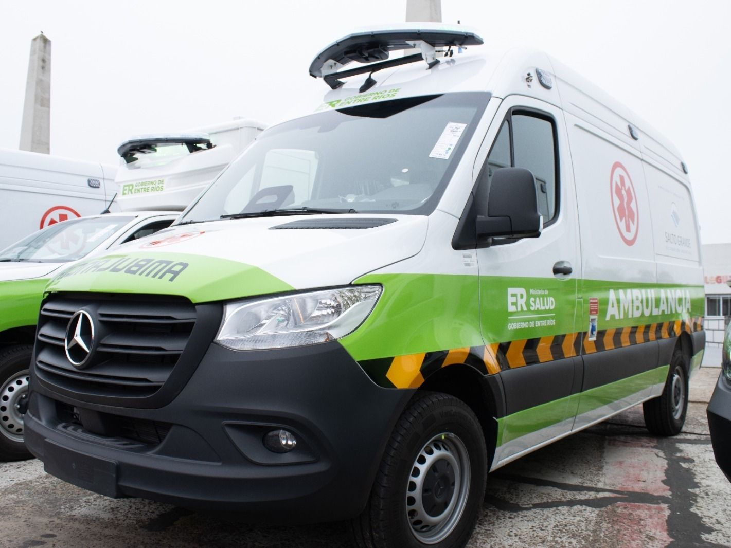 El Hospital Centenario recibió una de las 20 ambulancias: es de alta complejidad y la utilizarán para traslados