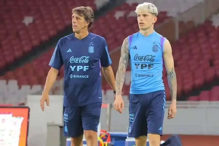 ¿Garnacho titular? Lionel Scaloni prepara el equipo de la selección argentina para enfrentar a Indonesia