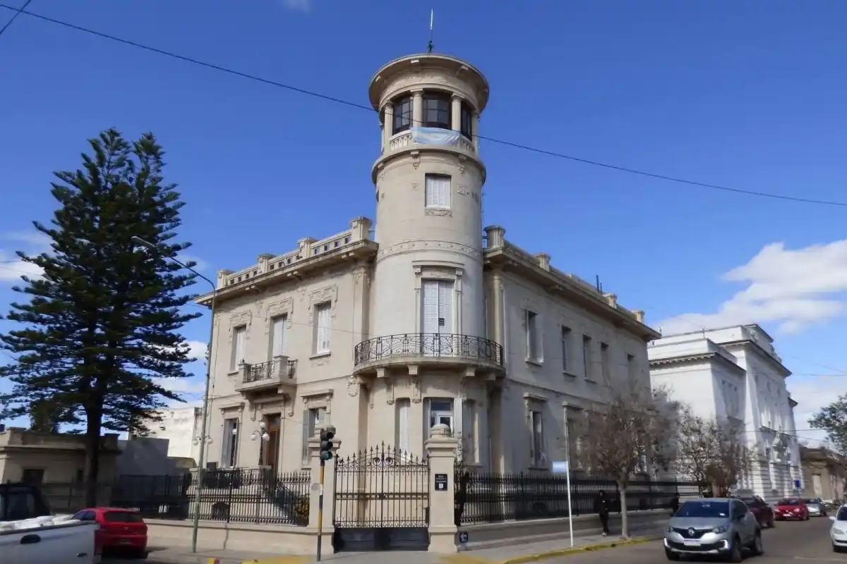 Realizarán la apertura de sobres para arreglar el techo de la Escuela Nacional